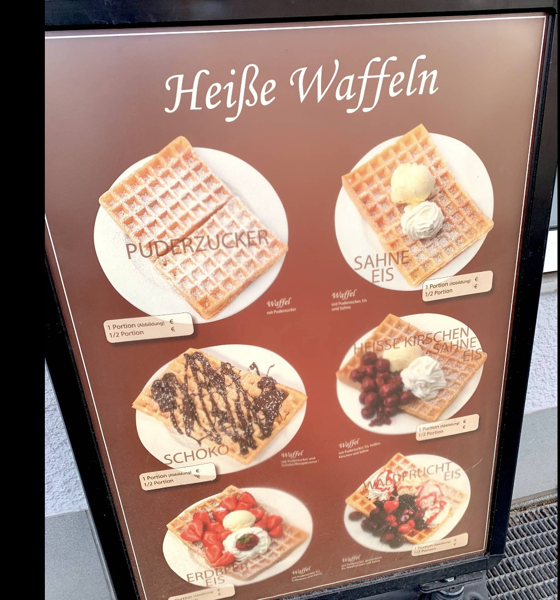 Heiße Waffeln im Delicia Eiscafe